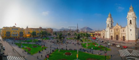 Téléchargez les photos : Vue sur la place de la ville Lima Pérou - en image libre de droit