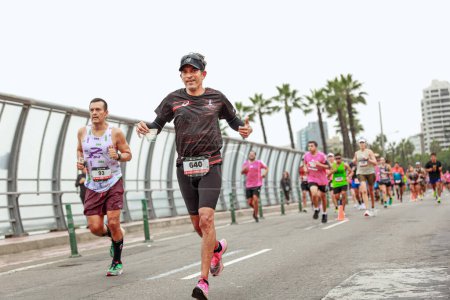 Téléchargez les photos : Marathon Lima 42k. Athlète en compétition, 21 mai 2023 - en image libre de droit