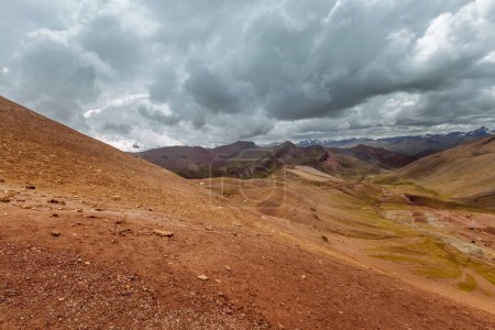 Foto de Hermosas montañas en Cusco Perú - Imagen libre de derechos