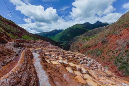 Téléchargez les photos : Mines de sel de Maras, elles sont situées dans la Vallée Sacrée des Incas Cusco - en image libre de droit