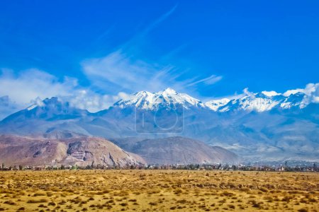Foto de Hermoso paisaje de los volcanes de Arequipa, Perú - Imagen libre de derechos