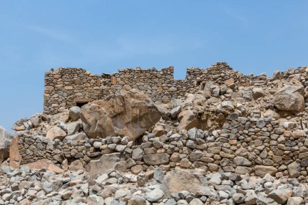 Foto de Ruinas antiguas de la fortaleza en la ciudad de Israel - Imagen libre de derechos