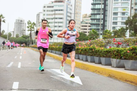 Téléchargez les photos : Athlètes participant au Marathon de Lima 42K 2023, Pérou - en image libre de droit