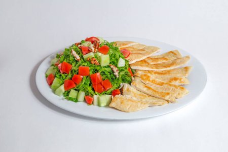 Téléchargez les photos : Salade aux légumes frais - en image libre de droit