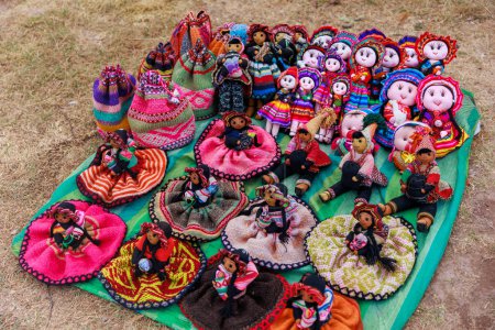 Téléchargez les photos : Artisanat à vendre aux touristes à Cusco Pérou - en image libre de droit
