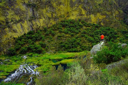 Téléchargez les photos : Huancaya, Lima Pérou, beau paysage avec lac et montagnes - en image libre de droit