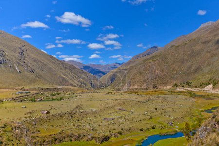 Huancaya, Lima Perú, hermoso paisaje con montañas