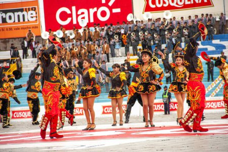 Téléchargez les photos : Candlemas Festival à Puno, Pérou. Les danseurs rendent hommage à la virg - en image libre de droit