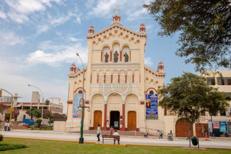 Téléchargez les photos : Église dans le quartier de San Miguel, Lima Pérou - en image libre de droit