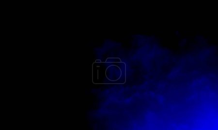Foto de Humo colorido sobre fondo oscuro. Fondo abstracto con nubes de colores sobre fondo negro - Imagen libre de derechos