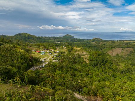 Foto de Paisaje escénico con selva tropical en Zamboanga, Filipinas. Mindanao.. - Imagen libre de derechos