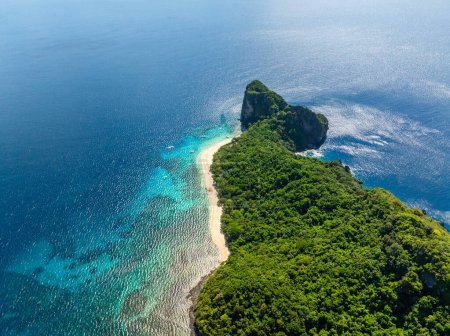 Helicopter Island with white sand beach and clear water with sun reflection. El Nido, Philippines.