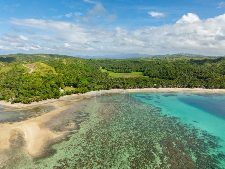 Korallenriffe und türkisblaues Meerwasser in Santa Fe. Strand in Tablas, Romblon. Philippinen.