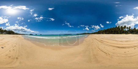 Foto de Olas en la playa de arena en la playa de Nacpan. El Nido. Palawan. Filipinas. VR 360. - Imagen libre de derechos