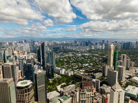 Geschäftsgebäude und Hochhaus-Eigentumswohnungen. Makati Skyline. Metro Manila Stadtbild. Philippinen.