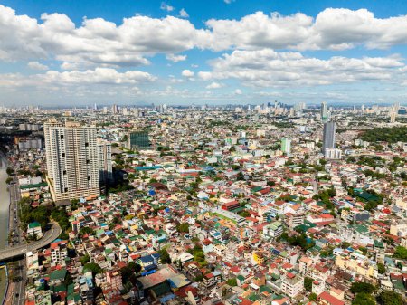 Stadtbild von Manila: Wohnhäuser und Hochhäuser in Makati City. Philippinen.