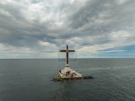 Foto de Hermoso paisaje marino del cementerio hundido en la isla de Camiguin. Filipinas. - Imagen libre de derechos