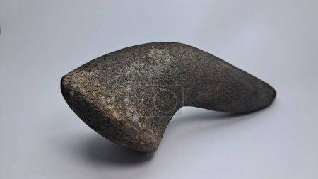 Un mortero hecho de piedra natural para moler especias de cocina