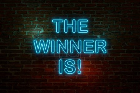 El ganador es. Muro de ladrillo en la noche con el texto "El ganador es" en letras de neón azul. Anuncio, éxito, campeón, trofeo, logro y concepto de inspiración. Ilustración 3D 