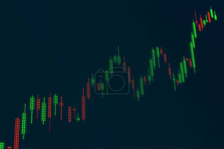 Pantalla de la bolsa de valores con rojo, gráfico palo de vela verde en movimiento hacia arriba. Índice o gráfico de acciones. Datos bursátiles, análisis, concepto de inversión.