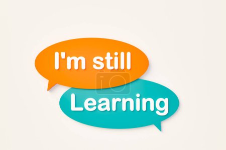 Todavía estoy aprendiendo, burbuja sombrero en naranja, colores azules. Estudiar, conocimientos, educación, preparatoria, tarea, control, disciplina. Ilustración 3D