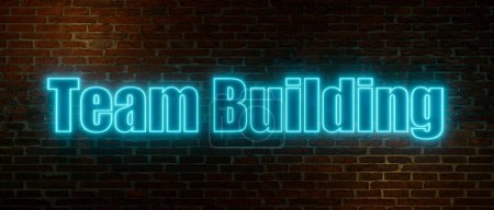 Teambildung. Backsteinmauer bei Nacht mit dem Schriftzug "Teambuilding" in blauen Leuchtbuchstaben. Geist, Teamwork, Geschäftsstrategie. 3D-Illustration 