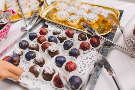 Téléchargez les photos : Boules de chocolat au mariage - en image libre de droit