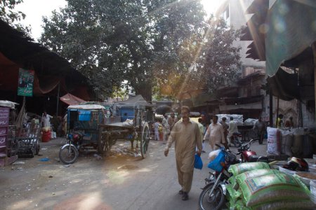 Téléchargez les photos : Une vue de la célèbre rue alimentaire, Lahore, Pakistan - en image libre de droit