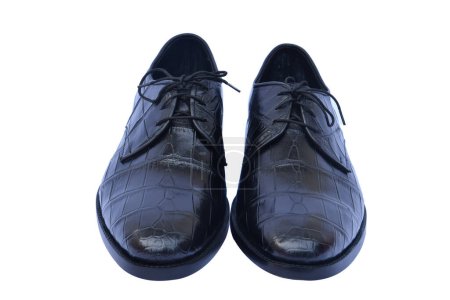 Téléchargez les photos : Chaussures homme en cuir près isolé sur blanc - en image libre de droit