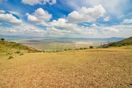 Foto de Una vista del cráter de Ngorongoro por la tarde, Tanzania - Imagen libre de derechos