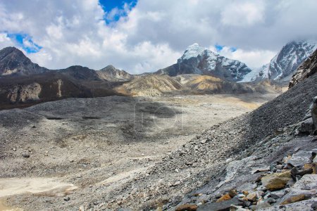 Lesser benutzte Sattel zwischen Dragnag Ri Gipfel und Nirekha Richtung Khumbu Tal
