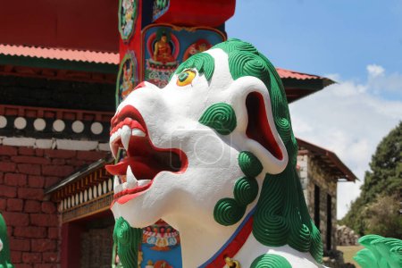 Téléchargez les photos : Statue mythique du Lion tibétain au monastère Tengboche au Népal - en image libre de droit