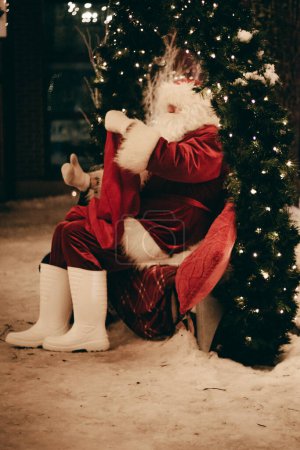 Photo for A cheerful family celebrates the holiday season with Christmas decorations and Santa Claus. Atmospheric distortion, hot air distortion, heat distortion, air refraction - Royalty Free Image