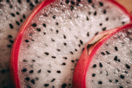 Pitaya-Frucht - Drachenfrucht aus nächster Nähe mit sichtbaren Samen.