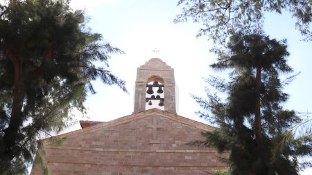 Foto de Iglesia ortodoxa griega de San Jorge en Madaba, Jordania. - Imagen libre de derechos