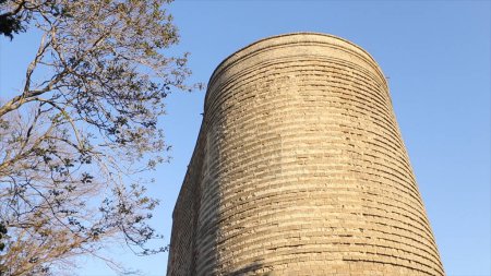 Téléchargez les photos : La Tour de la Vierge dans la vieille ville de Bakou, Azerbaïdjan. - en image libre de droit