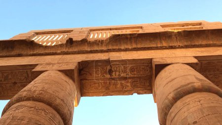 Téléchargez les photos : La Grande Salle Hypostyle du Temple Karnak en Egypte. - en image libre de droit