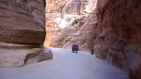 Foto de Cañón Al Siq en la Antigua Ciudad de Petra, Jordania. - Imagen libre de derechos