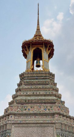 El campanario en el templo de Buda Esmeralda en Bangkok, Tailandia.