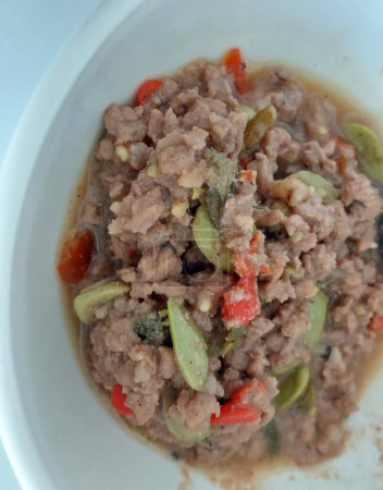 Stinkende Bohnen, gebraten mit Schweinefleisch, Thai Cuisine.