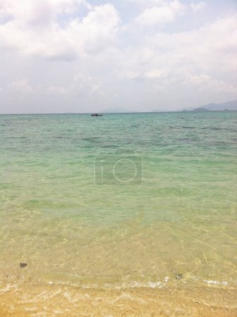 Impresionantes playas de arena blanca y aguas turquesas cristalinas en Lipe Island, Tailandia.