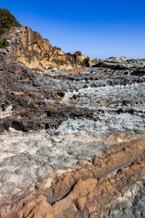 Paysage de roches étrangement façonnées sur la côte de Tsumekizaki à Izu.