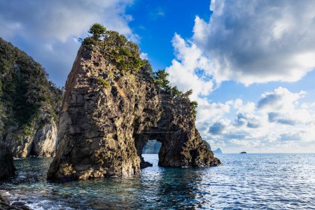 Nishiizu costa de Ushima blanco extraño paisaje de roca.