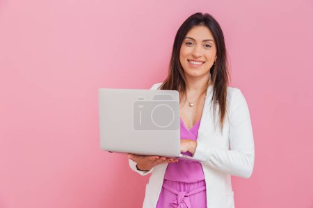 Photo for Beautician doctor, businesswoman, entrepreneur, holding notebook in hand, aesthetics and technology, connected. - Royalty Free Image