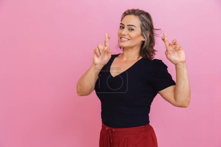 Photo for Brazilian woman, entrepreneur, aesthetic professional, surprised with her fingers crossed, wow, incredible. wishing, hoping. - Royalty Free Image
