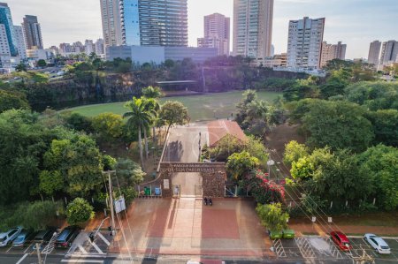 Foto de Ribeiro Preto, So Paulo, Brasil - Circa junio 2022: Imagen aérea del Parque Luis Carlos Raya. - Imagen libre de derechos