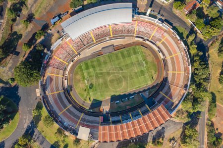 Foto de Ribeiro Preto, So Paulo / Brasil - Circa Junio 2022: Vista aérea de Ribeiro Preto, So Paulo, se pueden ver edificios y el Estadio Botafogo de Santa Cruz. - Imagen libre de derechos