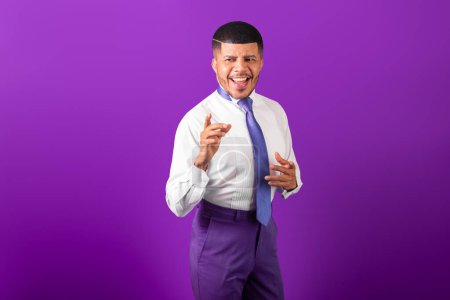 Photo for Brazilian black man, dressed in business clothes and violet tie. purple business man. smiling with hands in presentation. - Royalty Free Image