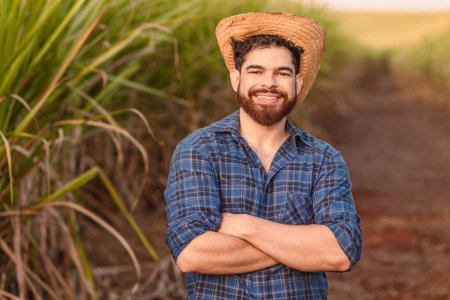Photo for Brazilian Caucasian man, farmer, rural worker, agricultural engineer, arms crossed. optimism. entrepreneur - Royalty Free Image