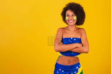 Photo for Young black woman brazilian soccer fan. crossed arms - Royalty Free Image